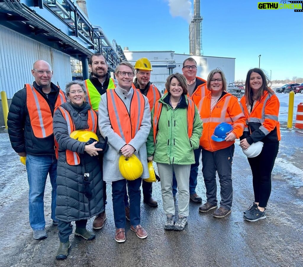 Amy Klobuchar Instagram - I got to tour the Heartland Corn Products ethanol plant in Winthrop. I’m working to maintain a strong Renewable Fuel Standard and increase access to biodiesel because it decreases our dependency on foreign energy sources and supports Minnesota’s rural economy.