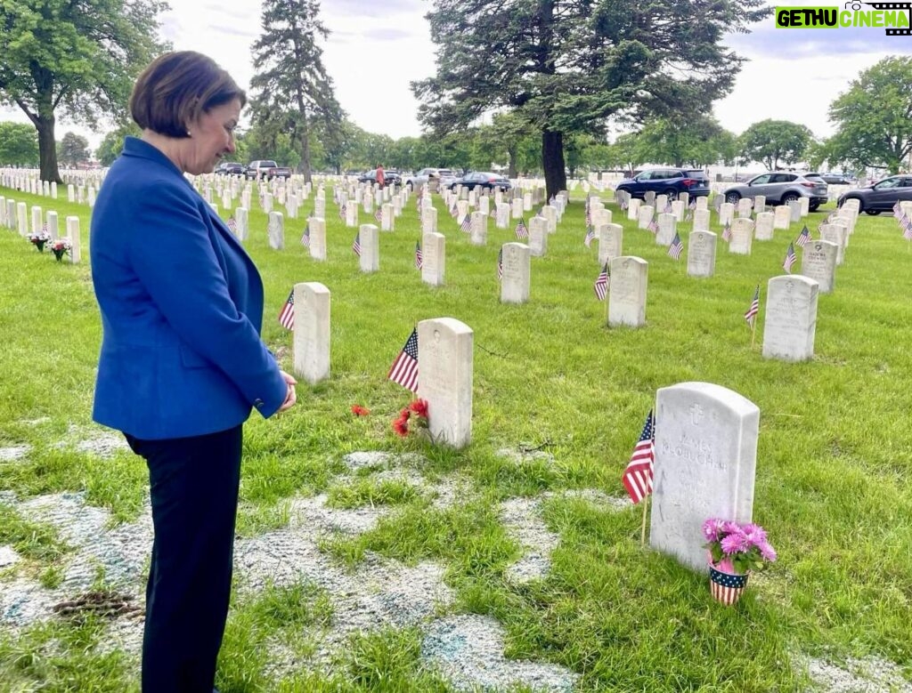 Amy Klobuchar Instagram - I visited my dad’s grave today at the Fort Snelling National Cemetery. He wrote a book called “Heroes Among Us” that is about ordinary people doing extraordinary things. A fitting way to describe those that made the ultimate sacrifice for our country and our freedom.
