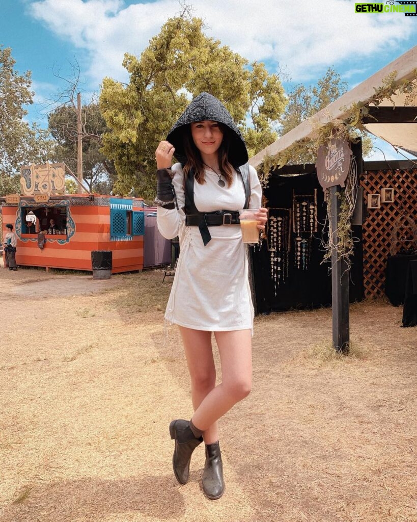 Amy Nelson Instagram - renn faire is just coachella for nerds (happy GoT sunday as well)