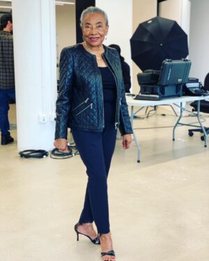 Amy Sherald Instagram - The Geraldine Sheraldine❤️💎❤️ at a @lafayette148ny shoot with me striking a pose #sagittariusmomsrock #neverlosthergroove #mothersday #amothersloveisforever