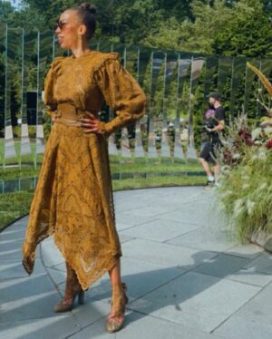 Amy Sherald Instagram - #NYFW with @ullajohnson she ALWAYS has me feeling myself 🥰 Stay sparkly my friends. ✨✨✨✨#ullajohnson #earthtones #newyorkfashionweek 📸: @laurenpreston