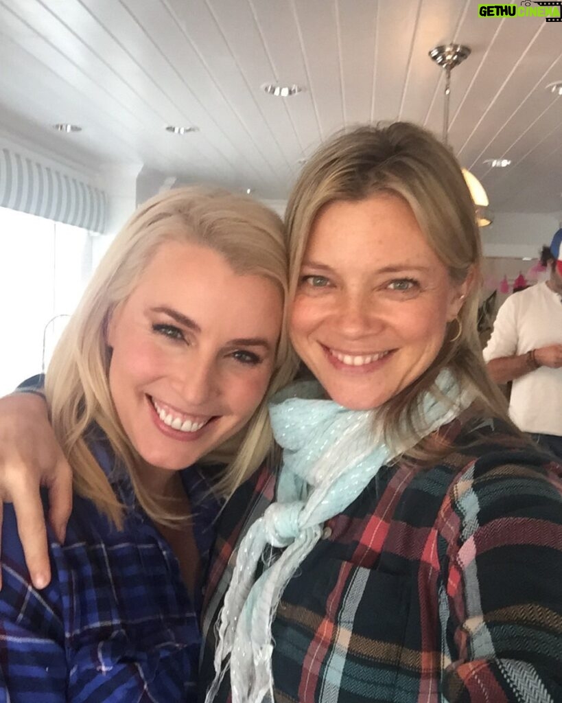 Amy Smart Instagram - This just shows up on my phone from exactly 6 years ago and as I’ve been thinking of you Danielle I still can’t wrap my mind around you being gone. I talk to you and hope you are somehow listening. You are now an angelic guardian. Sad you left us too soon. Miss you 😢 😇🤍🌈 rest in peace my friend