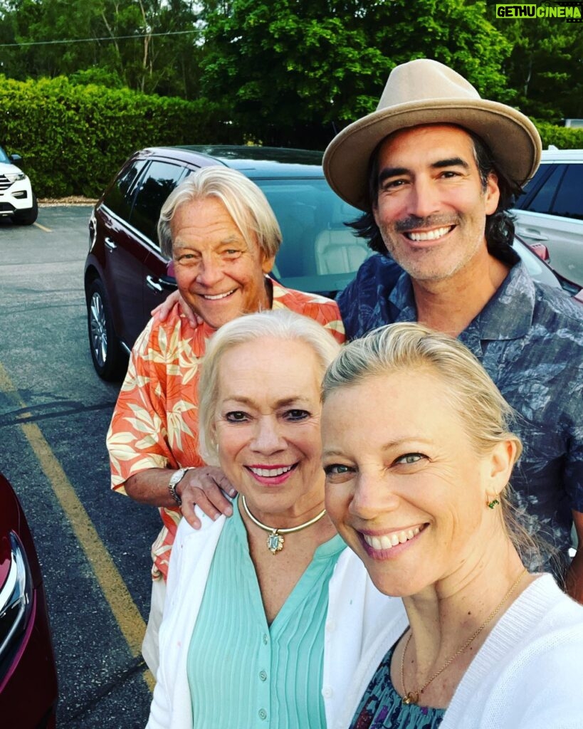 Amy Smart Instagram - Happy daddy’s day to these 2 🩵🩵 the OG Smarty you are a true original and such a lover of life! And Carter best 🌟daddy, Flora is so lucky! So am I. Love you both! @carterooster