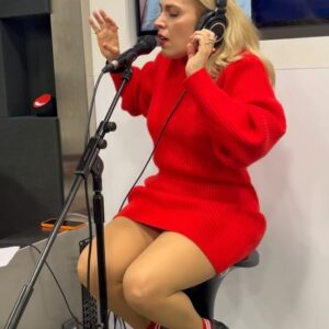 Ana Bacalhau Instagram - Ana Bacalhau acabou de fazer magia no Já Se Faz Tarde! Com a poderosa voz que tem, apresentou-nos uma versão de “Lithium” e a nova canção “Fósforo”🤩 Foi muuuito bom!