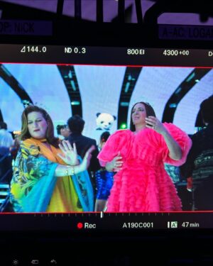 Ana Gasteyer Instagram - Obscene fun playing these two foxes hittin der clüb  #Loot season2 with angel @princesstagram - episode 8 is out now @appletv #BestyInATessie (and as ever a sublime joy being directed by @annadokoza costumes by Goddess @kirstonmann and lifted to hair heaven by @barryleemoe)💰🙏💰🙏💰🍾 BTS photo cred to Dokoza
