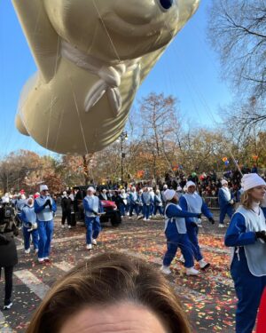 Ana Gasteyer Instagram - Kicking off the holiday season. In style with a selfie of me and my muse the #pillsburydoughboy, that looks like my mom took it! What a gorgeous year at the Macy’s Parade!! Happy Thanksgiving 🦃🍁 #macysparade #selfie #noBotox