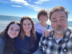 Ana Gasteyer Instagram - New Year’s Day walk. Sending love and light to you all in 2024 ❤️