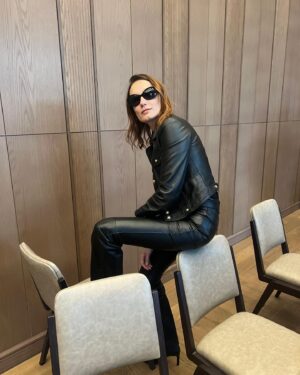 Ana Girardot Instagram - LA MAISON in Tokyo ! 🇯🇵 
Thanks to the team for this incredible week ! We love you Japan 
@anissabonnefont 🖤 @synca_creations @pulsarcontent @soojunbae @gillesousa @unifrance @clementmiserez_radarfilms 
@bonjour_ma_beaute 

@celine