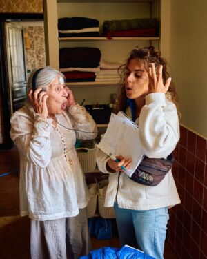 Ana Girardot Instagram - “Babyphone” La fiction sonore de @canalplus que j’ai réalisé et produit avec @chapeau.films et @sarahk.l est enfin disponible sur MyCanal !

C’est une immense fierté pour nous de vous présenter ce projet dans lequel nous avons mis beaucoup d’amour et d’envies! 

Un milliard de fois merci à toute l’équipe incroyable qu’il y a eu tout autour de ce film! Votre passion et votre force de travail nous a permis d’aller au bout de nos envies et de nos rêves! 
❤️
Merci à tous les comédiens pour avoir répondu si spontanément à mon appel et avoir accepté une tête binaural comme partenaire de jeux: @felix.moati @niseematheillaud @lynakhoudri @hipgirardot @cedklap @charlottemangel @jeromepulis @oscarinhos @thomasbunio @sarahk.l @reddoge @lola_pidoux mais aussi @juliepujols @lougirardot @icijesse @isabelotero_off Antonio Otero🍀

Une production: @chapeau.films 
Productrices : @sarahk.l @girardotana 
Réalisation : @girardotana 
Scenario : Mahault Mollaret 
1er assistante : @lola_pidoux 
Chef ingénieur son : @margauxpeyre 
Assistant son : @vincent.rochette
Set design: @oscarinhos 
📸🎥: @reddoge 
Lieu de tournage : @paraphernalia_studios 
Monteur son : @thomasbunio 
Mixeur: Alexandre Widmer 
Sound design: Alexandre Widmer 
Secrétaire de production : @dcnastasia 
Lawyer: @lauracohen1015 
Accounting society: @cinexperts.associes 

Merci infiniment à toute l’Equipe de @canalplus pour leur travail, leur confiance, leur accompagnement ! 

Rendez-vous sur mycanal pour découvrir le projet, à écouter au calme, avec des écouteurs ❤️