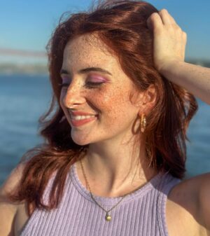 Ana Marta Contente Instagram - A reparar no incrível e inusitado equilíbrio e posição dos meus óculos de sol que neste momento estão em lugar desconhecido. 
📸 @miagalhardas 
💄@_marciatavarez