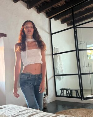 Ana Rujas Instagram - 🌸🤭 un arsenal de amor