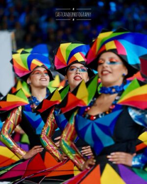 Ana Sofia Cardoso Instagram - Para já é tudo o que consigo dizer: estou tão emocionadaaaaaaaaaaaaaa 🎉🎊
Que orgulho Alcântara! Que vitória deliciosa ♥️🩷🩵💙🧡
#alcantara #marchadealcantara #marchaspopulares2024 #santoantonio #sfae #santospopulares #santos