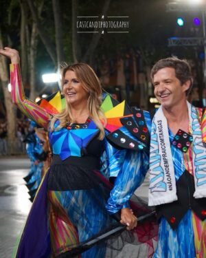 Ana Sofia Cardoso Instagram - Para já é tudo o que consigo dizer: estou tão emocionadaaaaaaaaaaaaaa 🎉🎊
Que orgulho Alcântara! Que vitória deliciosa ♥️🩷🩵💙🧡
#alcantara #marchadealcantara #marchaspopulares2024 #santoantonio #sfae #santospopulares #santos