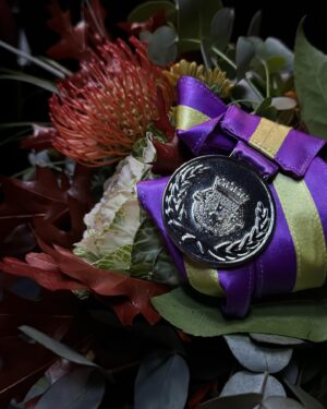 Ana Sofia Cardoso Instagram - Fui agraciada com a Medalha de Dever Cívico do Município de Reguengos de Monsaraz.
Obrigada aos que reconhecem o papel dos jornalistas e do jornalismo em cenários como as guerras do Médio Oriente e na Ucrânia.  Obrigada aos que reconhecem que a nossa “guerra” é também lutar pela justiça, pela integridade física, pelos direitos humanos e pela paz. Obrigada aos que me fazem sempre sentir em casa 🙏🎈
#stopwar #reguengosdemonsaraz #alentejo #ucrania #israel #gaza