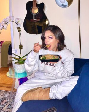 Ana Villafañe Instagram - haircut ft. pad Thai

@kennaland_brooklyn
@kenna_hair_ you’re a genius bb