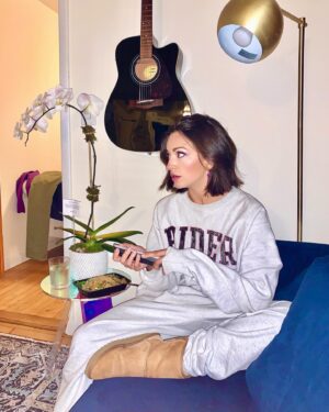 Ana Villafañe Instagram - haircut ft. pad Thai

@kennaland_brooklyn
@kenna_hair_ you’re a genius bb
