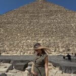 Anaïs Quadratus Instagram - Baby m’a dit qu’il voulait voir les pyramides 🙄 J’ai donc appellé @toutankhaone 🌅 Photo 3: c’est la réalité 😂😂😂 #pyramid #pyramide #egypt *collaborationcommerciale