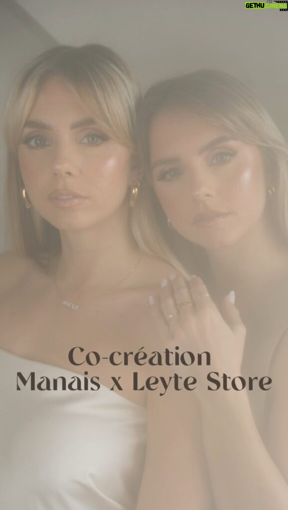 Anaïs Quadratus Instagram - Publicité | Notre collection de bijoux en co-creation avec @leyte.store est en ligne 🥹😍 Une collection romantique pour Anaïs avec la Venezia Et avec Manon une collection city girl avec Roma 💄 @makeupbynsr.l 📸 @gioiavisuals_ #twin #twinsofinstagram #bijoux #shooting