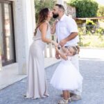 Anaïs Sanson Instagram - On a reçu les photos du baptême de Lila & Loan au Portugal 🤍 Je vous en partage quelques unes🫶🏻 Je vous laisse swiper 😘✨ #family#familylife#familyfirst#bapteme#famille
