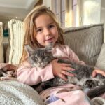 Anaïs Sanson Instagram - Bonne reprise demain à tous vos loulous🫶🏻 Ici c’était cool,Noël en famille à la montagne,plein de sorties en famille ,les 4 ans de Lila et l’arrivée de “Pipistache”😹 Bisous 🥰 #family#familylife#familyfirst