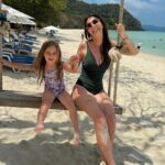 Anaïs Sanson Instagram - C’est bientôt la fin de nos vacances à Phuket🇹🇭💙 On a profité à fond avec les enfants 😍🥰 (Je vous ferais une Story permanente Thaïlande) #family#familyfirst#vacances#thailand🇹🇭#phuket