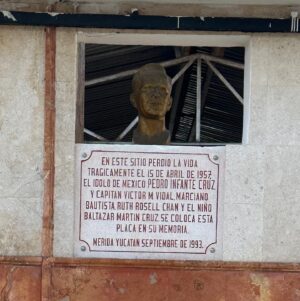 Ana Claudia Talancón Instagram - Pedro Infante tiene un lugar hermoso en Merida, fui a visitar el sitio donde dejó este mundo a bordo del avión que venía piloteando, me dio mucho gusto ver el homenaje tan lindo que le rinden a este ídolo mexicano tan querido! No se pierdan próximamente "Se llamaba Pedro Infante" por @vix #miniserie #pedroinfante #amomitrabajo #lovemyjob #serie Vestido hermoso de @lizsuarez_naturalborndreamer