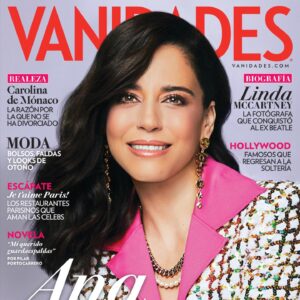 Ana Claudia Talancón Instagram - Este cierre de año viene con varios estrenos padrísimos!!! Que felicidad poder compartir con ustedes esta hermosa portada y seguir con esta temporada de estrenos y cosecha de tanta increíble energía enfocada!!!
Gracias a Vanidades con todo mi corazón! 💜💕

Revista Vanidades @vanidadesmx 
Editor-in-chief: @cynthialeppaniemi 
Dirección de arte: @atomicat95 
Fotografías: Germán Nájera e Iván Flores @weshootmuch 
Stylist: Alo Murillo @alo_murillo_ 
Maquillaje: Gerardo Parra @ger.parra 
Peinado: Ismael Padilla @izmael_padilla
