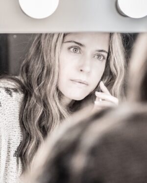Ana Claudia Talancón Instagram - Conozcan a Laura En Cuando Duerme Conmigo. Mañana 3 de agosto en cines!!! @cuandoduermeconmigopelicula @erickelias @eduroman811 #cines #estreno #openingtomorrow #pelicula #movie 🎥🍿🎞️🎦❤️