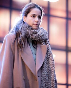 Ana Claudia Talancón Instagram - Conozcan a Laura En Cuando Duerme Conmigo. Mañana 3 de agosto en cines!!! @cuandoduermeconmigopelicula @erickelias @eduroman811 #cines #estreno #openingtomorrow #pelicula #movie 🎥🍿🎞️🎦❤️