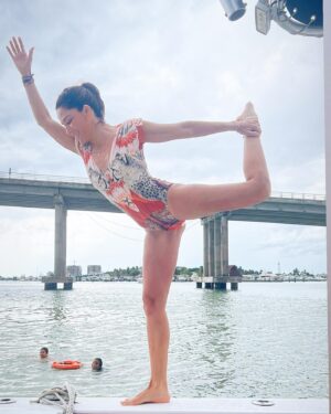 Ana Claudia Talancón Instagram - Balance en esta vida ❤️ ¡Vaciarse y recargarse! ¿Ustedes cómo logran tener balance en esta vida?