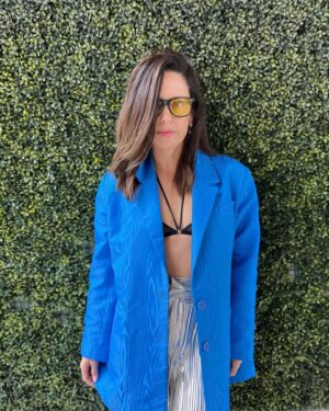 Ana Claudia Talancón Instagram - Fotuquis en Miami, de la moda la que te acomoda, o a ustedes que les parece ese dicho?  El top es @marikavera 
Los aretes son @iconique.jewels 
Blazer y pantalón @nyb.clothing