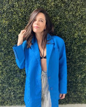 Ana Claudia Talancón Instagram - Fotuquis en Miami, de la moda la que te acomoda, o a ustedes que les parece ese dicho?  El top es @marikavera 
Los aretes son @iconique.jewels 
Blazer y pantalón @nyb.clothing