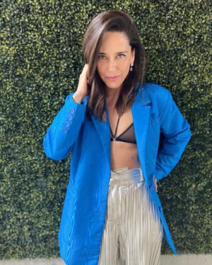Ana Claudia Talancón Instagram - Fotuquis en Miami, de la moda la que te acomoda, o a ustedes que les parece ese dicho?  El top es @marikavera 
Los aretes son @iconique.jewels 
Blazer y pantalón @nyb.clothing