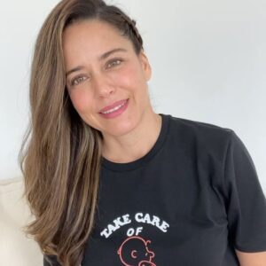 Ana Claudia Talancón Instagram - TAKE CARE y ANSER • Take Care y ANSER juntos para ayudar a niños, niñas y adolescentes con cancer.
Compren su playera en https://www.greenhug.com/
@snoopygrams @snoopyinfashion @greenhugmx @anseriap 
#TakeCareWithSnoopy
#snoopy 
#actitudnomerindo