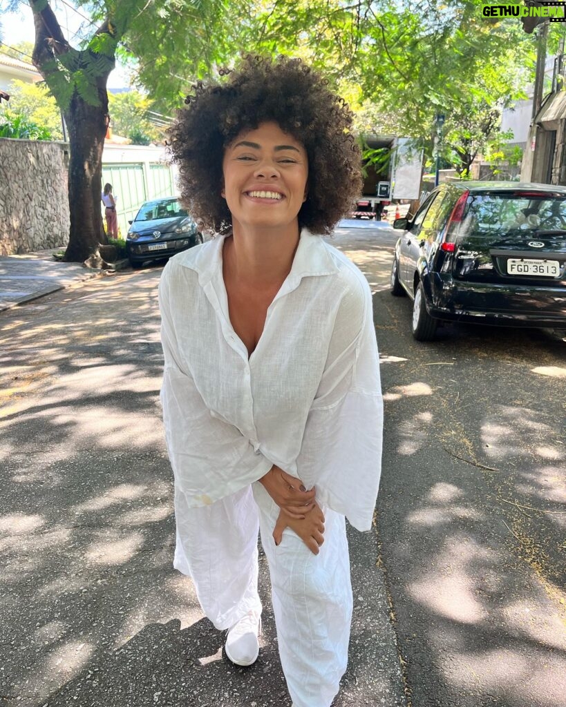 Ana Flavia Cavalcanti Instagram - Sexta de branco e o hino da @luedjiluna 🕊️