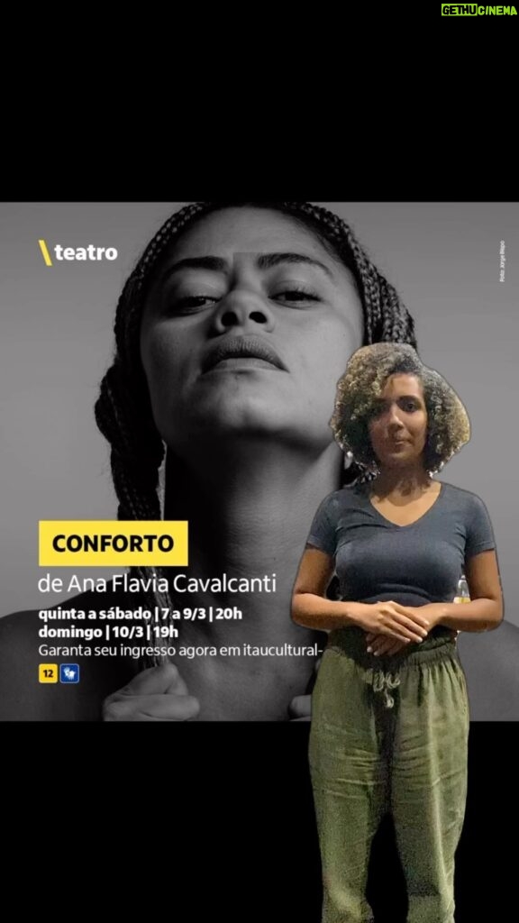 Ana Flavia Cavalcanti Instagram - De 7 a 10 de março, o Itaú Cultural (IC) @itaucultural apresenta o espetáculo Conforto, da atriz e performer Ana Flavia Cavalcanti @anaflaviacavalcanti . A artista dá vida a uma babá, a uma diarista, a uma Paquita e também à sua mãe. A peça costura memórias de quando Ana Flavia acompanhava sua mãe, a diarista Val Cavalcanti, que participa como performer convidada na trama. Conforto é sobre a busca pelo aconchego, um espetáculo autoral e performático que pretende promover reflexão sobre a desigualdade social e busca trazer o trabalho doméstico para o centro da cena artística. Haverá interpretação em Libras em todas as apresentações. 👋🏽 quinta 7, sexta 8 e sábado 9 de março de 2024 | às 20h domingo 10 de março | às 19h Chegar uma hora antes para retirada de ingresso 🎟️ gratuito.