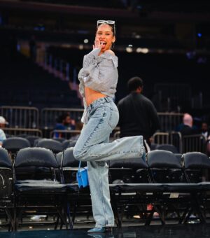Ana Giulia Zortea Instagram - big knicks fan! even bigger deuuuuuce fan!