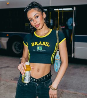 Ana Giulia Zortea Instagram - Quick trip back from Brazil because I could not miss @anitta in NYC 🤩✨ thank you @drinkbodyarmor for the fun night