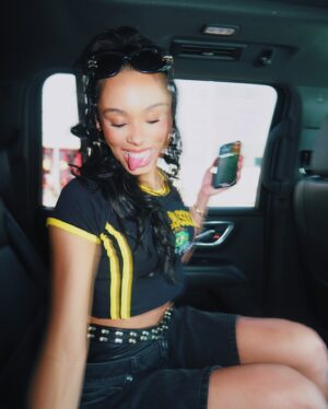 Ana Giulia Zortea Instagram - Quick trip back from Brazil because I could not miss @anitta in NYC 🤩✨ thank you @drinkbodyarmor for the fun night