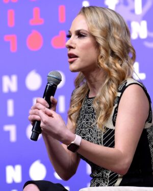 Ana Kasparian Instagram - A GIANT thank you to the TYT viewers and fellow progressives who traveled far and wide to support me this weekend at #politicon2019. I’m so lucky to have you fighting the good fight alongside us. #toostrong
