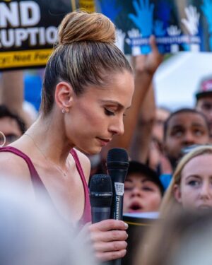 Ana Kasparian Instagram - At the #RevolutionRally two days ago in #Miami. #tyt Photos by our incredibly talented viewer @jcobalt. Thank you to everyone who came or supported us in this effort. ❤️