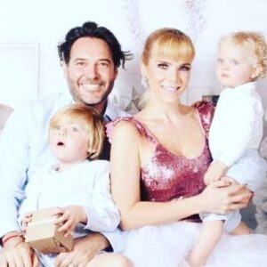 Ana La Salvia Instagram - Mi querido Rodrigo jamás olvidaré nuestro paso por el CEFAC en Tv Azteca y lo divertido que eras 🙏Q.D.E.P. @gabycrassus se valiente hermosa tus hijos te necesitan, que todo el amor y la entereza que requieres te llegue 🧡🧡🧡#rodrigomejia