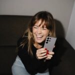 Ana Marta Ferreira Instagram - Continuo maravilhada com o meu novo Samsung #GalaxyS24 Ultra... Não é só mais um smartphone, é o primeiro telemóvel IA da Samsung. Descubram todas as (incríveis) funcionalidades na página da @samsungportugal e vão por mim... vão ficar doidos!! #parceria