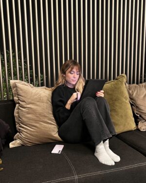 Ana Marta Ferreira Instagram - Um resumo muito resumido do que foram as minhas últimas duas semanas e meia.

Terceira, estás no meu coração para sempre !!

Entrar com o pé direito num projecto assim.... é SORTE mesmo!!! 

Adoro-vos a todos!!!! 

Vamos a isso!!!

@sptelevisao
@sicoficial