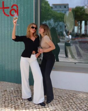 Ana Marta Ferreira Instagram - FINALMENTE com as manas @laura.dutra e @juliapalha ⚡️⚡️⚡️

Almocinho bom no @madrasta.restaurante 
@grupononbasta