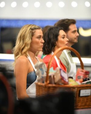 Ana Marta Ferreira Instagram - Sou suspeita maaaaassssss o @hellskitchenportugal está épico!!!!! E ainda agora começou 🥹🥹🥹

Quero saber tudo!!! Quem viu? Quem não viu?? Quem amou!!! Quem gostou???

Afinal o chef @ljubostanisic faz mesmo imitações perfeitas 😂😂😂

E que MARAVILHOSA equipa que me calhou!!!! ❤️

@sicoficial