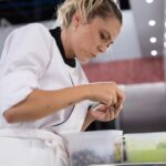 Ana Marta Ferreira Instagram - Nem acredito que amanhã já é a grande final do Hell's Kitchen 🔥 Falta 1 dia para saber quem é o grande vencedor, mas na minha opinião somos TODOS!! Os 5 fantásticos que adoro e admiro muito @mesaluisa_ @lourencoortigao @diogoamaral.oficial @luismlourenco E claro que sem o nosso chef @ljubostanisic não seria a mesma coisa 🧡 Foi um desafio e pêras! Quem acham que vai ganhar??? Contem me tudo
