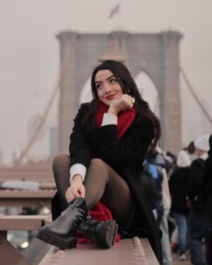 Ana Pau Castell Instagram - este lugarcito ❤️…estamos viviendo en nyc para seguir estudiando actuación en Stella Adler Studio y mi corazoncito está más que happy 

pd: cuando nos acabábamos de mudar aquí no me gustaba porque la gente no siempre es la más amable 🥲 peeeeero ya no nos agüitamos jaja, les devuelves la cara fea y ya