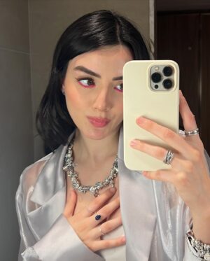 Ana Pau Castell Instagram - 𝒮𝒽𝒾𝓃𝒾𝓃𝑔 𝒷𝓇𝒾𝑔𝒽𝓉 𝓁𝒾𝓀𝑒 𝒶 𝒹𝒾𝒶𝓂𝑜𝓃𝒹 💎🩵!! Photo dump de esta experiencia tan divina con @theofficialpandora …la última foto es la más divertida!! estamos in love byeee ✨ 

#PandoraTakesRio #PandoraSquad24 #PandoraInRio 
.
.
.
.
.
#publidad