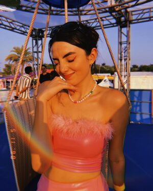 Ana Pau Castell Instagram - Los días soleados y fruncir la nariz son de mis cosas favoritas 💛
¿1, 2 o 3 ? 🫶🏻